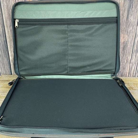 REI Orange & Gray Laptop Travel Case- 17”x 12” W/ Multiple Zippered Pouches - Picture 4 of 7